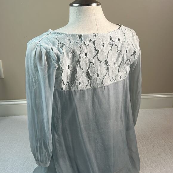 Silk H Trend layered blouse with lace accent and sheer sleeves and overlay L - Picture 3 of 7
